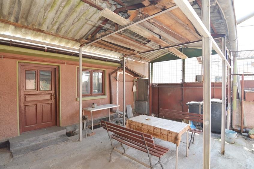 Casă individuală cu 5 camere cu Canalizare în Ferentari