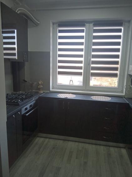 Apartament cu 3 camere decomandat în Exterior Vest