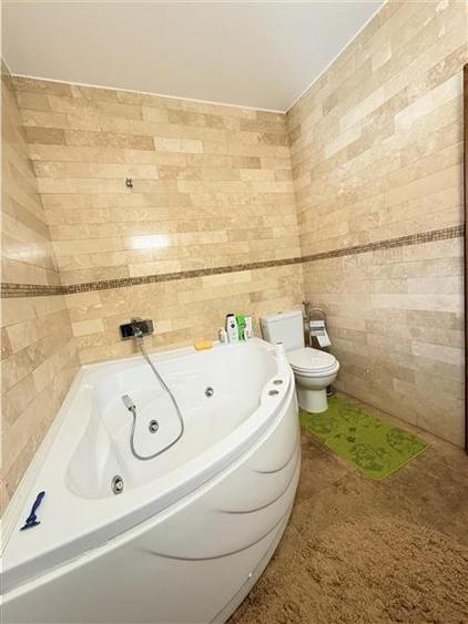Apartament cu 3 camere decomandat, mobilat în Anda
