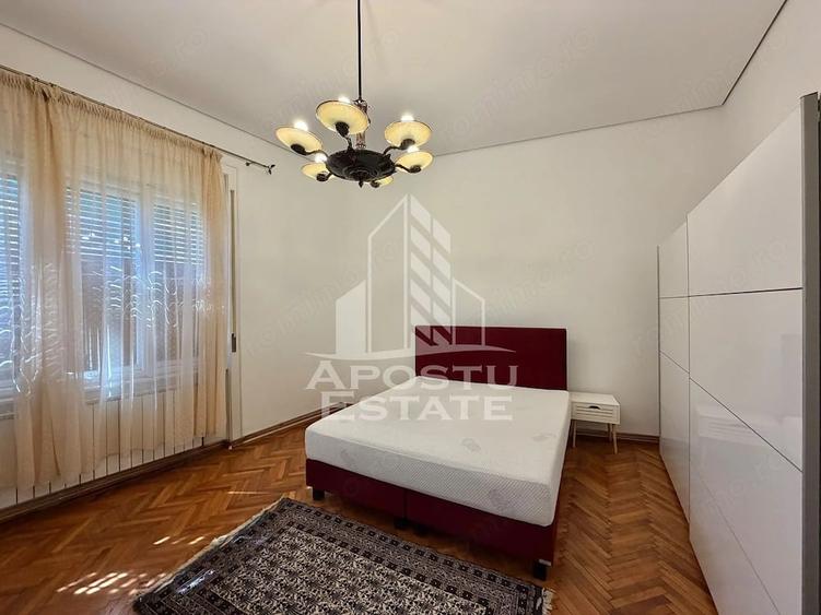 Apartament cu 4 camere semidecomandat în P-ța Maria