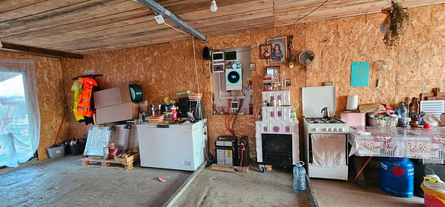 Casă individuală cu 2 camere cu Teren 5600 Mp în Golești