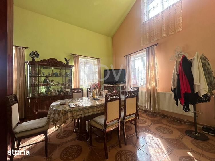 Casă cu 5 camere cu Teren 845 Mp în Roșia