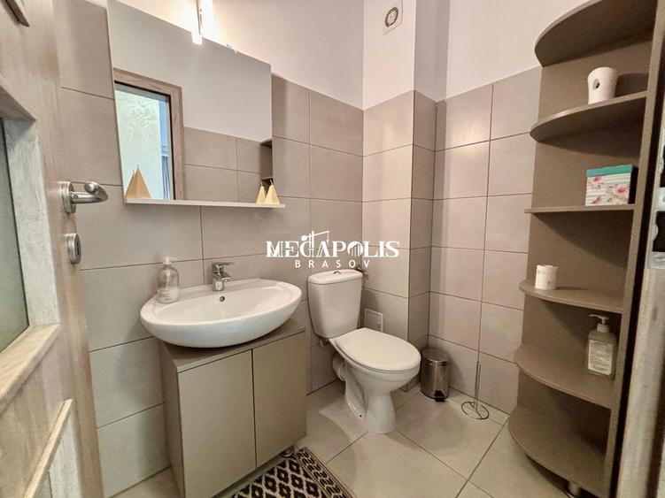 Apartament cu 3 camere decomandat în Tractorul