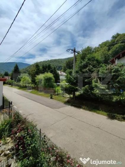 Casă cu 7 camere cu Teren 440 Mp în Poiana