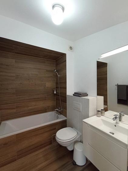 Apartament cu 3 camere decomandat, mobilat în Crișan