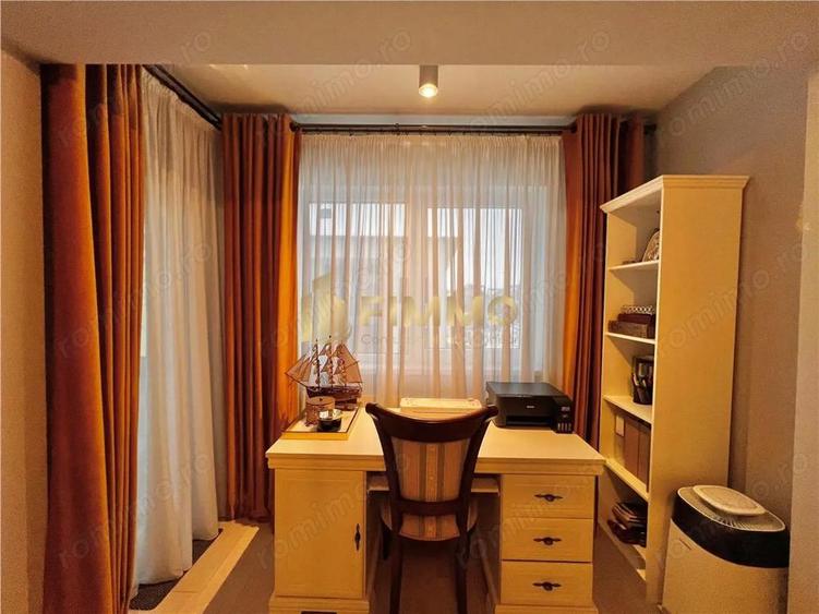 Apartament cu 3 camere semidecomandat în Periferie