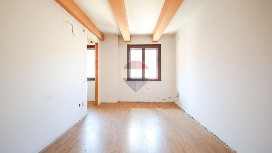Apartament cu 3 camere nedecomandat în Centrul Istoric