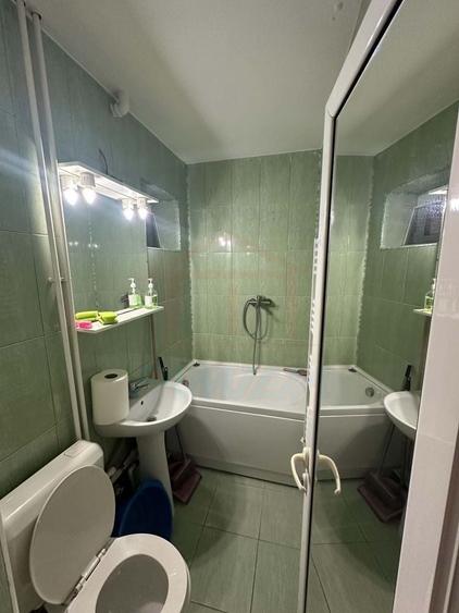Apartament cu 2 camere semidecomandat, mobilat în Micro 20