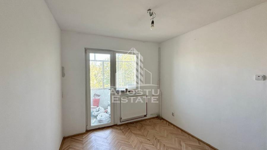 Apartament cu 3 camere semidecomandat în Circumvalațiunii