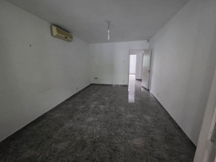 Apartament cu 3 camere decomandat în Dristor