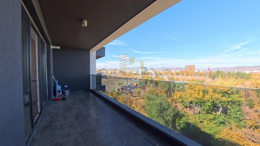 Apartament cu 3 camere semidecomandat, mobilat în Sopor