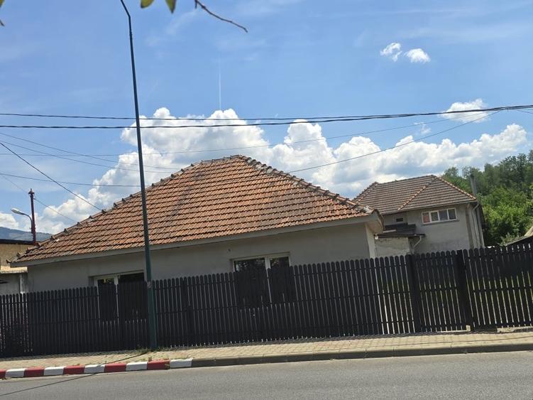 Casă individuală cu 2 camere cu Teren 760 Mp în Central