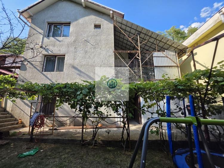 Casă individuală cu 4 camere cu Canalizare în Aurel Vlaicu
