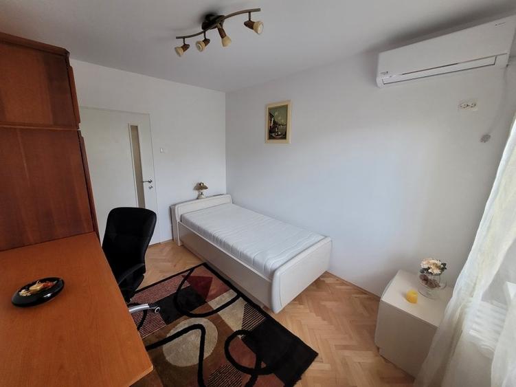 Apartament cu 3 camere decomandat în Politehnica