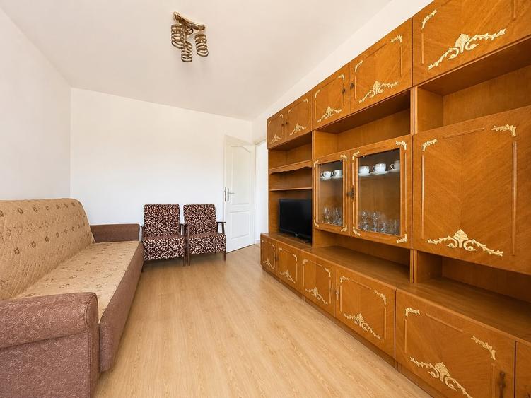 Apartament cu 2 camere semidecomandat, mobilat în Km 4-5