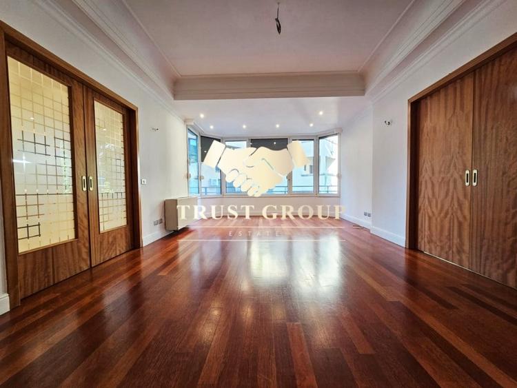 Apartament cu 3 camere semidecomandat, mobilat în Arcul de Triumf