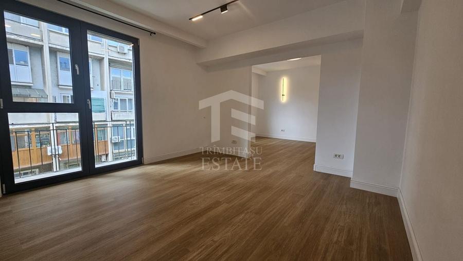Apartament cu 3 camere semidecomandat, mobilat în Ultracentral