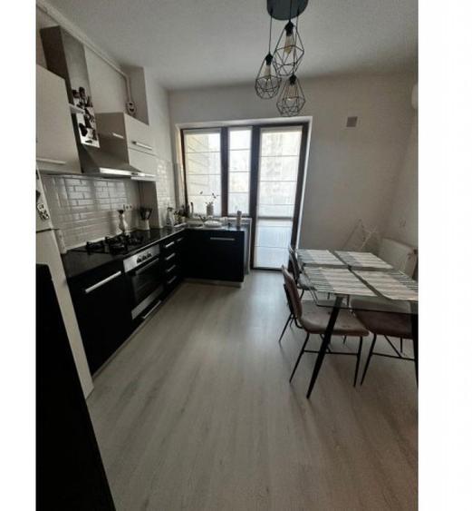 Apartament cu 3 camere semidecomandat în Vitan