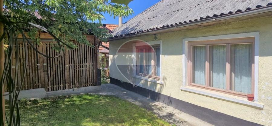 Casă cu 2 camere cu Teren 1955 Mp în Remeți