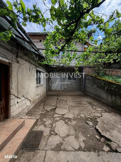 Casă cu 5 camere cu Teren 5280 Mp în Central