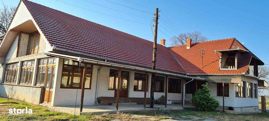 Casă cu 4 camere în Rătești