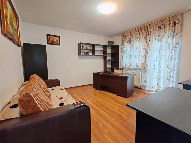 Casă individuală cu 5 camere cu Canalizare în Nord-Est