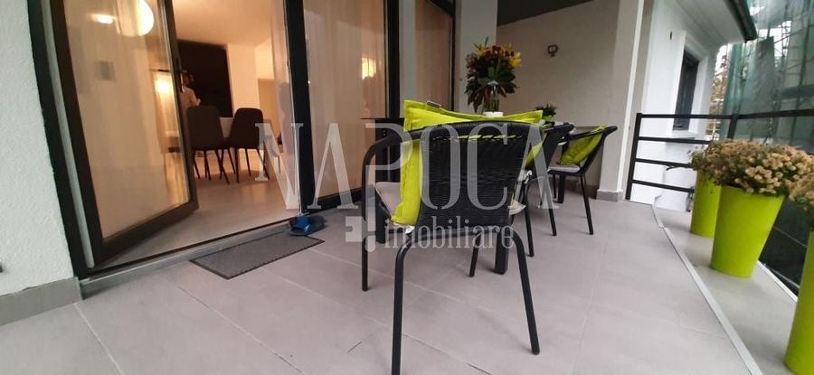 Casă individuală cu 7 camere cu Canalizare în Central