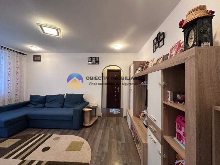 Apartament cu 3 camere semidecomandat, mobilat în Dărmănești