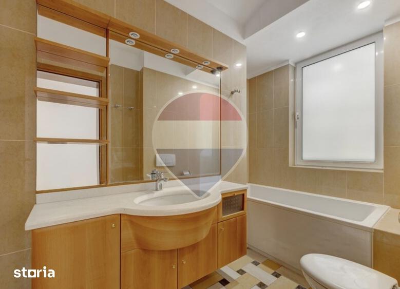 Apartament cu 4 camere decomandat în Primăverii