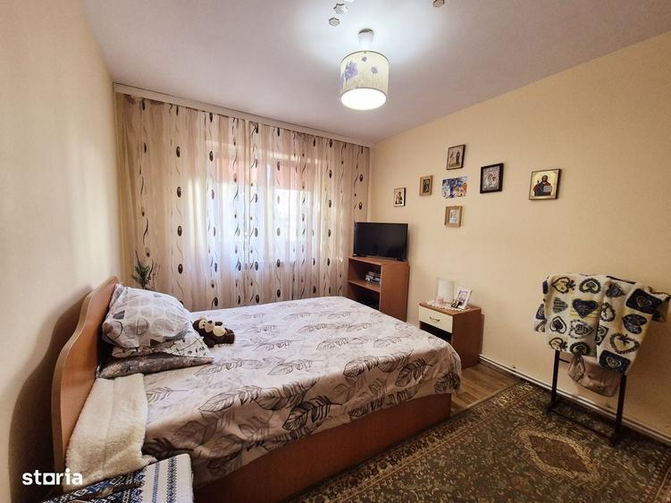 Apartament cu 3 camere semidecomandat în Mărăței