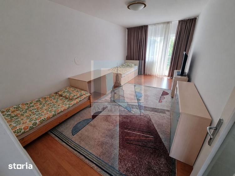 Casă individuală cu 6 camere cu Canalizare în Cristian