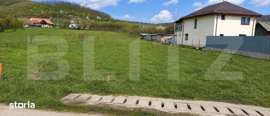 Teren de 1300 mp, în Aghireșu