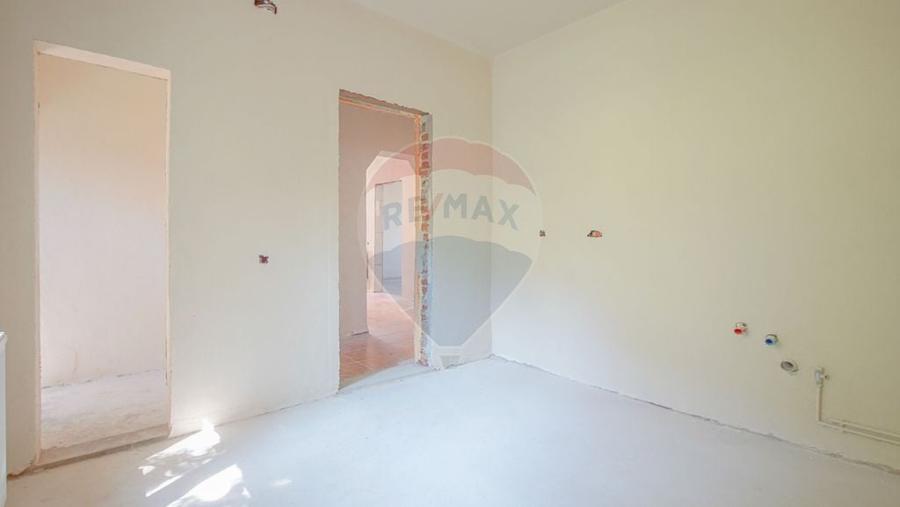 Casă cu 4 camere cu Teren 104 Mp în Centrul Civic