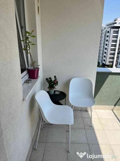 Apartament cu 2 camere decomandat în Tractorul
