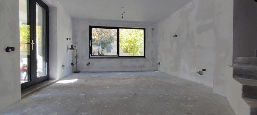 Casă individuală cu 7 camere cu Canalizare în Drumul Taberei
