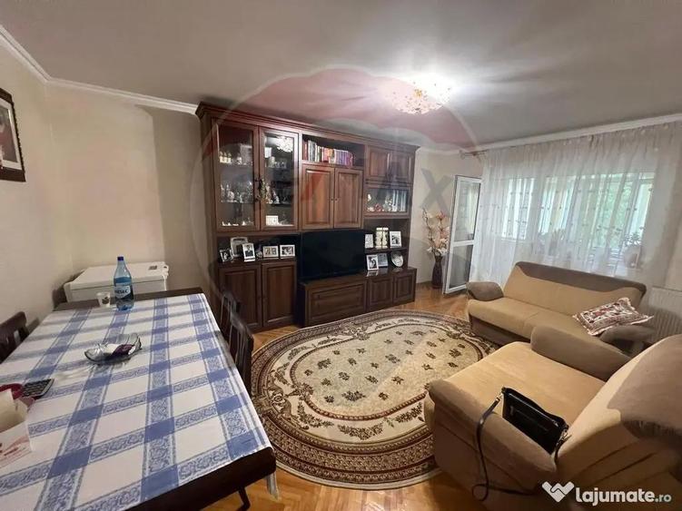 Apartament cu 3 camere decomandat în Central