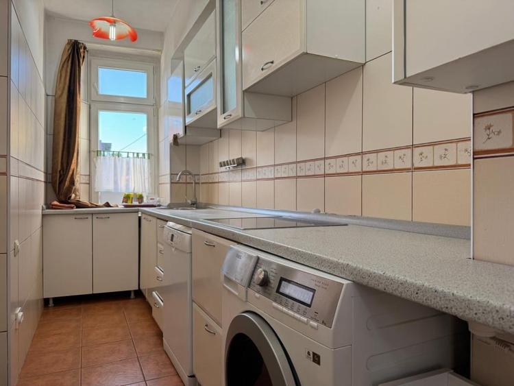 Apartament la casa, cu 3 camere, semidecomandat, zona centrala, str. Sitei - 12