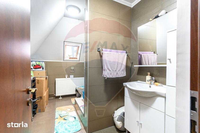 Casă cu 8 camere cu Teren 7150 Mp în Ozun