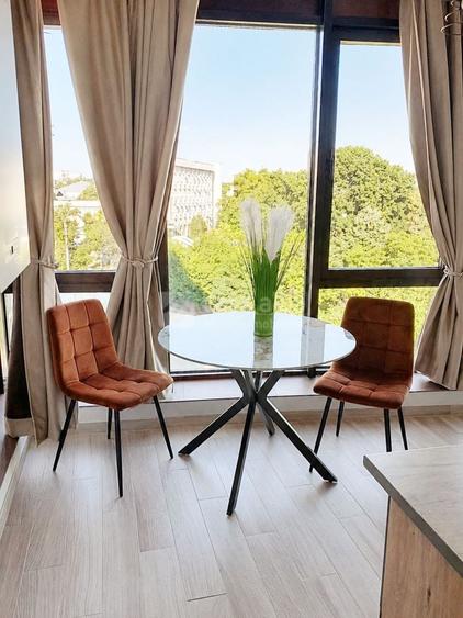 Apartament cu 2 camere semidecomandat, mobilat în Central