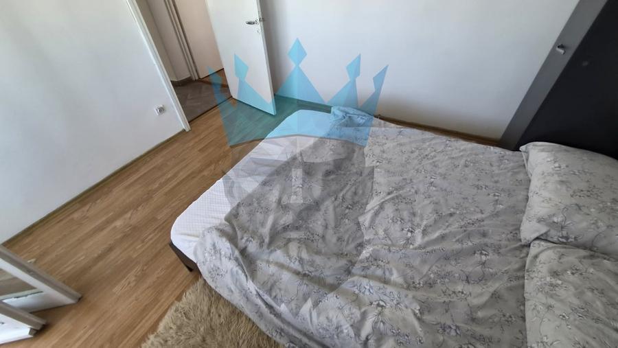 Apartament cu 3 camere decomandat, mobilat în P-ța Unirii