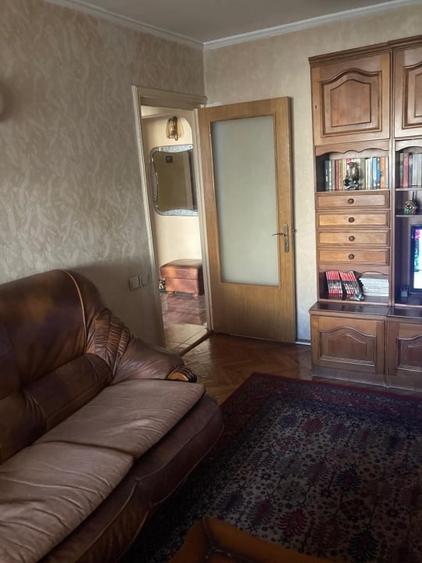 Apartament cu 3 camere decomandat, mobilat în Dacia