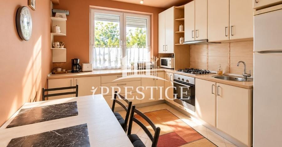 Apartament cu 3 camere decomandat, mobilat în Ștrand