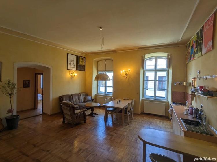 Apartament cu 3 camere semidecomandat în Central