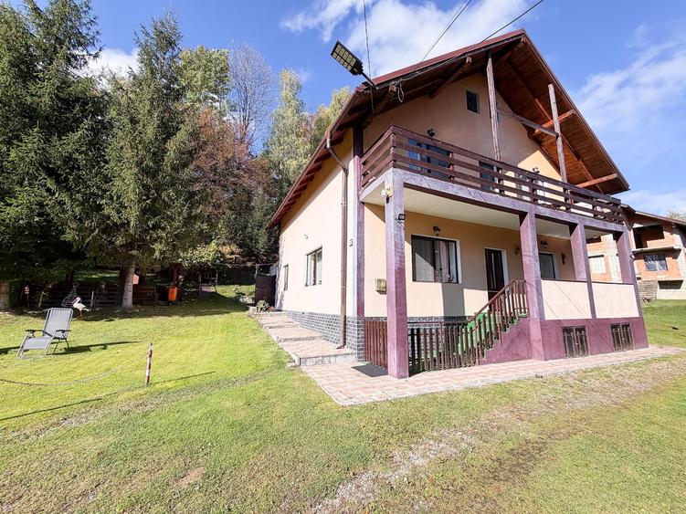 Casă cu 6 camere cu Canalizare în Bran