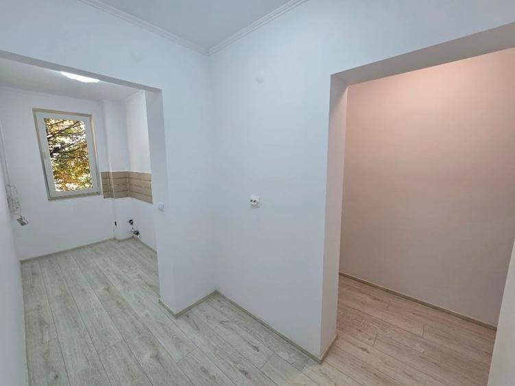 Apartament cu 3 camere semidecomandat în Central