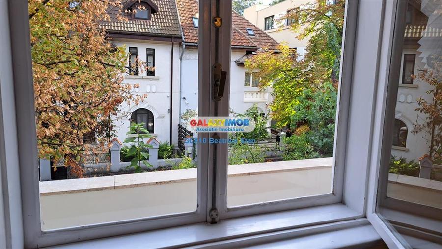 Casă cu 8 camere cu Teren 200 Mp în Cotroceni