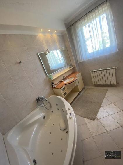 Duplex cu 4 camere cu Piscina în Iancu Nicolae