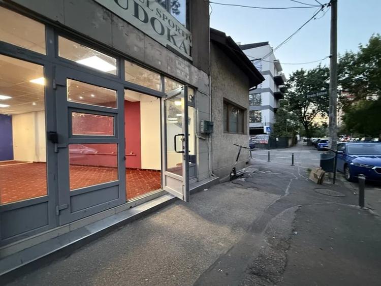 Spațiu comercial, de 76 mp, în Tei
