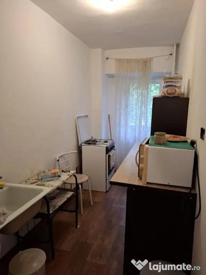 Garsonieră decomandată în Vitan