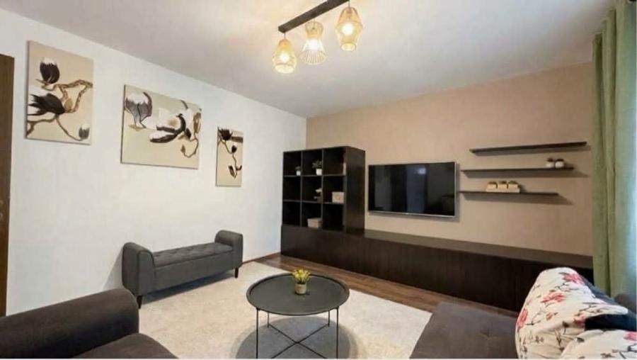 Apartament cu 3 camere decomandat în Aradului